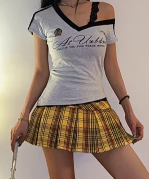 Teem Store(チームストア)の「サイドラインゲームデザイン ワンショルレース紐プリント VネックTシャツ(Tシャツ/カットソー・レディース・ネイビー/グレー・F)」の13枚目の写真