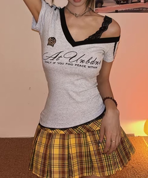 Teem Store(チームストア)の「サイドラインゲームデザイン ワンショルレース紐プリント VネックTシャツ(Tシャツ/カットソー・レディース・ネイビー/グレー・F)」の17枚目の写真