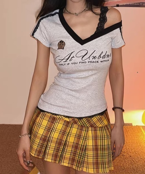 Teem Store(チームストア)の「サイドラインゲームデザイン ワンショルレース紐プリント VネックTシャツ(Tシャツ/カットソー・レディース・ネイビー/グレー・F)」の18枚目の写真