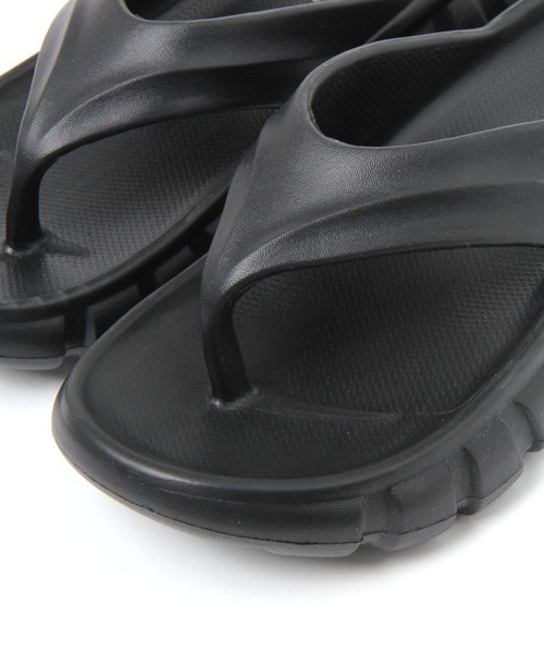 LAKOLE（ラコレ）の「EVAボリュームトングサンダル / 638642（サンダル・メンズ・ブラック・MEDIUM/LARGE）」の8枚目の写真