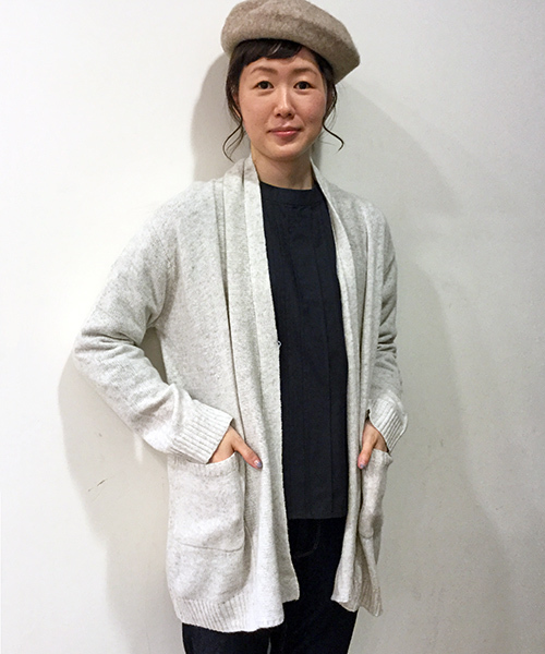 LBC（エルビーシー）の「7Gナイロンウールラップカーディガン   （カーディガン/ボレロ・レディース・オフホワイト/グレー/ブルー/ベージュ・MEDIUM/LARGE）」の2枚目の写真