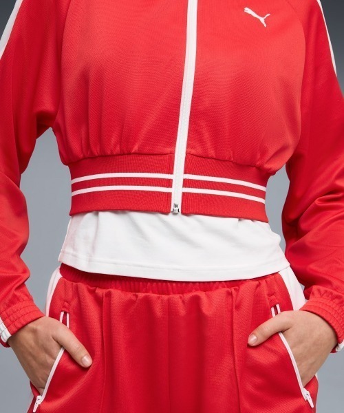 PUMA(プーマ)の「PUMA T7 PIQUE RELAXED CROPPED TRACK JACKET(プーマ T7 ピケ リラックスド クロップド トラックジャケット)(ジャージ・レディース・レッド系/ブラック系・SMALL/MEDIUM/LARGE)」の4枚目の写真