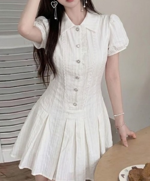 SHEPP(シープ)の「パフスリーブ襟付きプリーツミニワンピース(ワンピース・レディース・ホワイト/ブラック・S/M)」の1枚目の写真