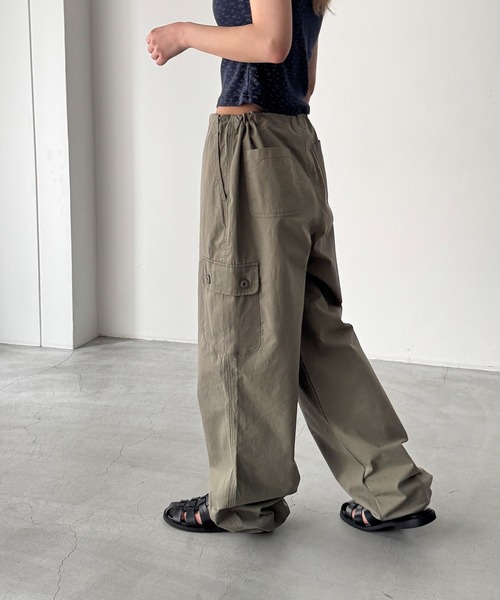 CANAL JEAN(キャナルジーン)の「COIN コットンカーゴイージーパンツ(その他パンツ・レディース・アイボリー/カーキ/チャコールグレー・ONE SIZE)」の4枚目の写真