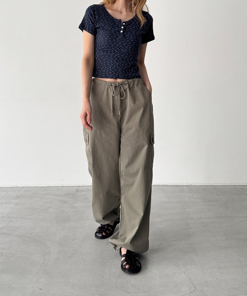CANAL JEAN(キャナルジーン)の「COIN コットンカーゴイージーパンツ(その他パンツ・レディース・アイボリー/カーキ/チャコールグレー・ONE SIZE)」の7枚目の写真