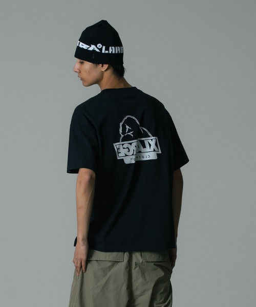 XLARGE（エクストララージ）の「BACKSIDE OG S/S TEE（Tシャツ/カットソー・メンズ・ブラック/ブラウン/ネイビー・XXL/XL/L/M/S）」の2枚目の写真