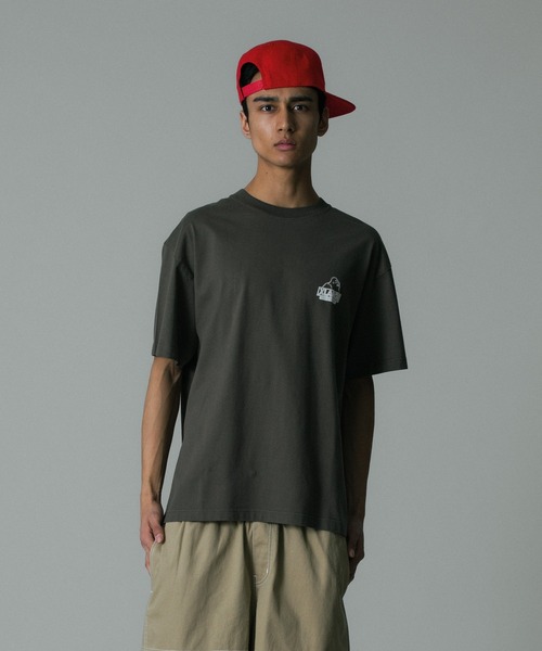 XLARGE（エクストララージ）の「BACKSIDE OG S/S TEE（Tシャツ/カットソー・メンズ・ブラック/ブラウン/ネイビー・XXL/XL/L/M/S）」の4枚目の写真