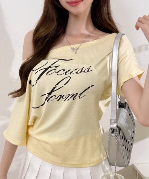 Ada.(エイダ)の「フロント ロゴ プリント ワンショルダー カットソー(Tシャツ/カットソー・レディース・ブラック/グレー/ホワイト/イエロー・FREE)」の4枚目の写真