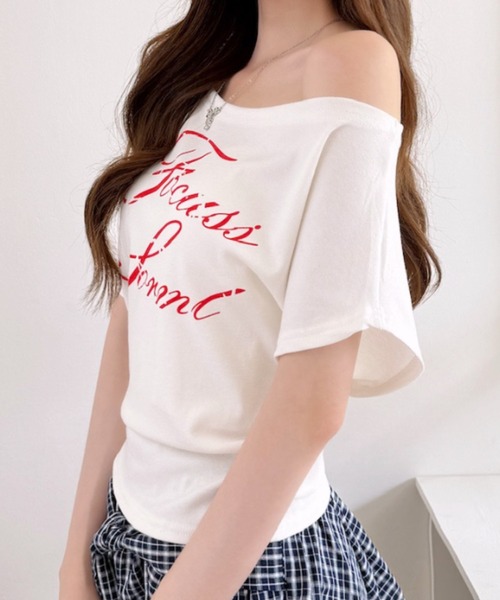Ada.(エイダ)の「フロント ロゴ プリント ワンショルダー カットソー(Tシャツ/カットソー・レディース・ブラック/グレー/ホワイト/イエロー・FREE)」の5枚目の写真