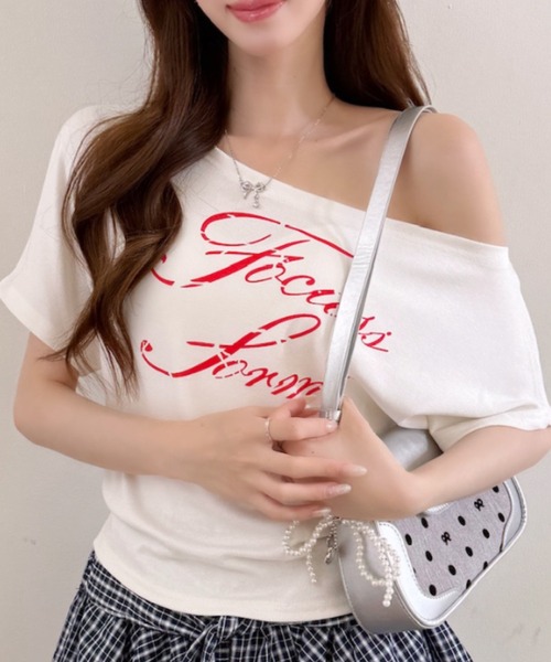 Ada.(エイダ)の「フロント ロゴ プリント ワンショルダー カットソー(Tシャツ/カットソー・レディース・ブラック/グレー/ホワイト/イエロー・FREE)」の8枚目の写真