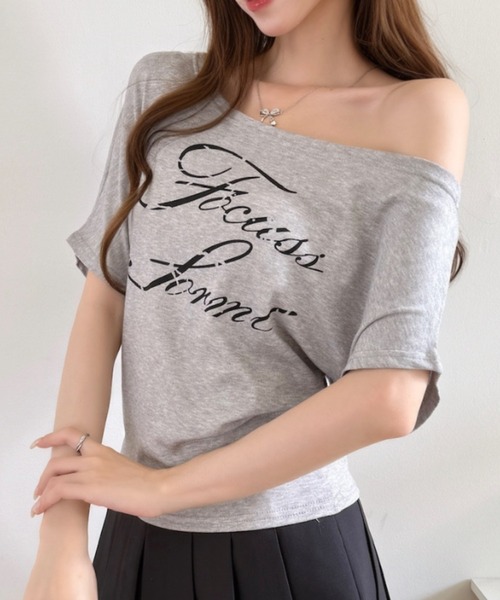 Ada.(エイダ)の「フロント ロゴ プリント ワンショルダー カットソー(Tシャツ/カットソー・レディース・ブラック/グレー/ホワイト/イエロー・FREE)」の15枚目の写真