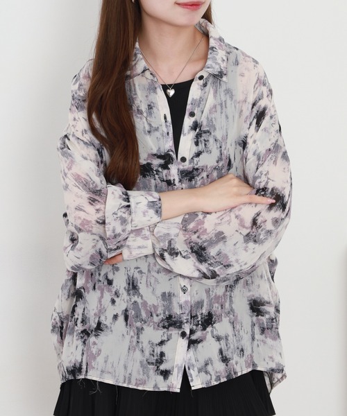 Ree&Mee(リーアンドミー)の「Ree&Mee 2点セット ニュアンス柄 オーバーサイズ 長袖 シアーシャツ & テレコ タンクトップ アンサンブル(アンサンブル・レディース・ブラウン/ブルー/グレー/ブラック・M/L)」の5枚目の写真
