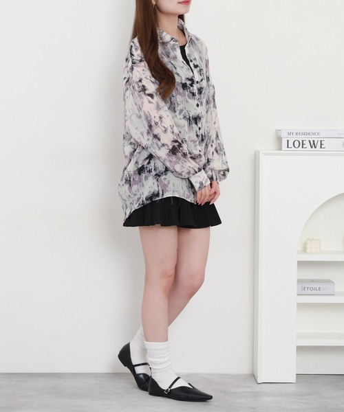 Ree&Mee(リーアンドミー)の「Ree&Mee 2点セット ニュアンス柄 オーバーサイズ 長袖 シアーシャツ & テレコ タンクトップ アンサンブル(アンサンブル・レディース・ブラウン/ブルー/グレー/ブラック・M/L)」の10枚目の写真