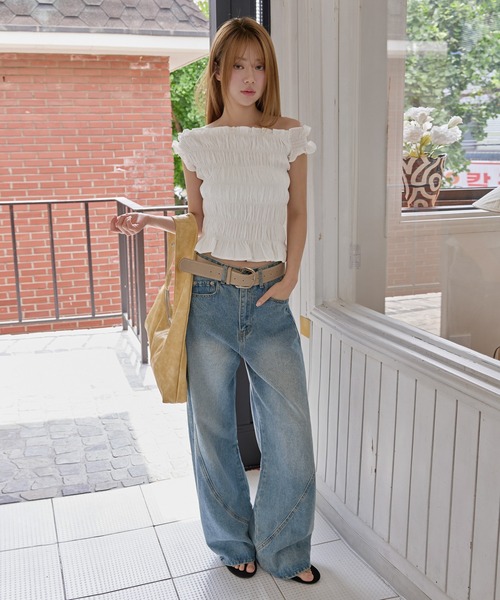 UNE MANSION(ユヌマンション)の「アシンメトリーワンショルダースモークブラウス(Tシャツ/カットソー・レディース・レッド/ネイビー/ブラック/アイボリー・FREE)」の5枚目の写真