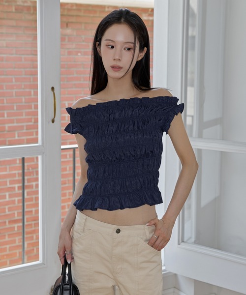 UNE MANSION(ユヌマンション)の「アシンメトリーワンショルダースモークブラウス(Tシャツ/カットソー・レディース・レッド/ネイビー/ブラック/アイボリー・FREE)」の18枚目の写真