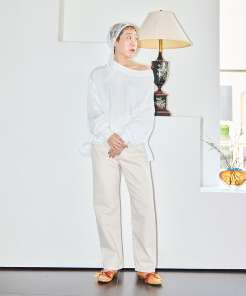 KURO(クロ)の「KURO OPTIMA OFF WHITE ONE WASH 964029:デニムパンツ(デニムパンツ・レディース・アイボリー・25/27)」の2枚目の写真