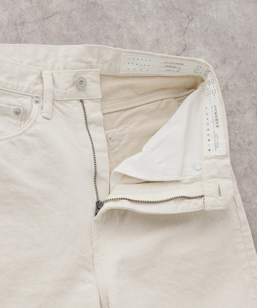 KURO(クロ)の「KURO OPTIMA OFF WHITE ONE WASH 964029:デニムパンツ(デニムパンツ・レディース・アイボリー・25/27)」の11枚目の写真