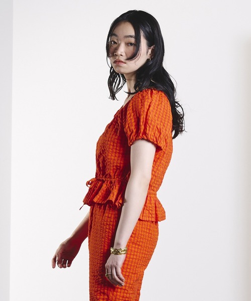 ROSE BUD(ローズバッド)の「GINGHAM PUFF SLEEVE TOP(シャツ/ブラウス・レディース・ブラック/オレンジ・ONE SIZE)」の3枚目の写真