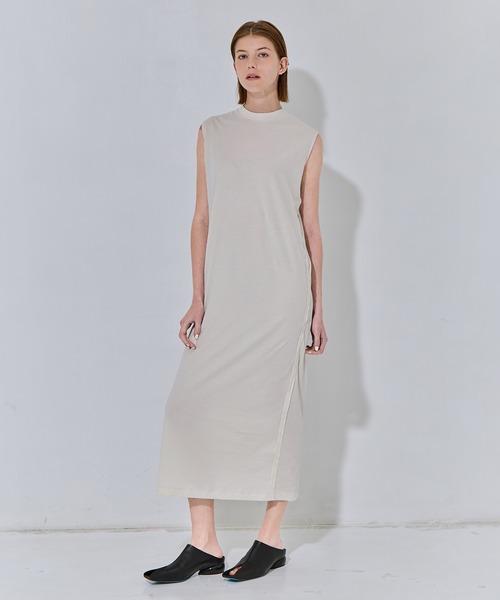 ATON(エイトン)の「【ATON/エイトン】FRESCA NUBUCK TANK TOP DRESS/ヌバックタンクトップドレス/ノースリーブワンピース(ワンピース・レディース・ベージュ/チャコールグレー/オフホワイト・2/1)」の2枚目の写真