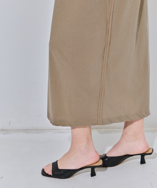 ATON（エイトン）の「【ATON/エイトン】FRESCA NUBUCK TANK TOP DRESS/ヌバックタンクトップドレス/ノースリーブワンピース（ワンピース・レディース・ベージュ/チャコールグレー/オフホワイト・2/1）」の5枚目の写真