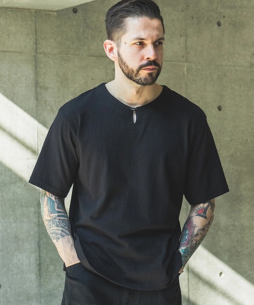 MR.OLIVE(ミスターオリーブ)の「【MR.OLIVE】88/12 VINTAGE MATERIAL /KEY NECK T-SHIRT(Tシャツ/カットソー・メンズ・ブラック/オフホワイト/ブラウン・L/M)」の3枚目の写真