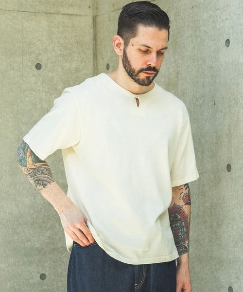 MR.OLIVE(ミスターオリーブ)の「【MR.OLIVE】88/12 VINTAGE MATERIAL /KEY NECK T-SHIRT(Tシャツ/カットソー・メンズ・ブラック/オフホワイト/ブラウン・L/M)」の4枚目の写真