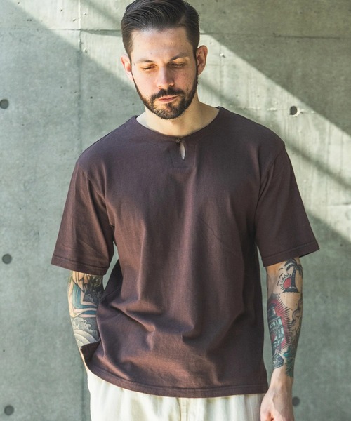 MR.OLIVE(ミスターオリーブ)の「【MR.OLIVE】88/12 VINTAGE MATERIAL /KEY NECK T-SHIRT(Tシャツ/カットソー・メンズ・ブラック/オフホワイト/ブラウン・L/M)」の5枚目の写真