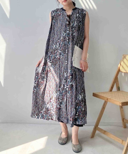 AS KNOW AS plus(アズノゥアズプラス)の「〇デニム切り替え 花柄 ノースリーブスキッパーワンピース(ワンピース・レディース・ブルー/ブラック・FREE)」の2枚目の写真