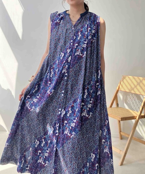 AS KNOW AS plus(アズノゥアズプラス)の「〇デニム切り替え 花柄 ノースリーブスキッパーワンピース(ワンピース・レディース・ブルー/ブラック・FREE)」の12枚目の写真