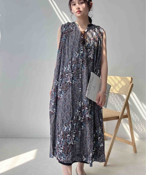 AS KNOW AS plus(アズノゥアズプラス)の「〇デニム切り替え 花柄 ノースリーブスキッパーワンピース(ワンピース・レディース・ブルー/ブラック・FREE)」の22枚目の写真