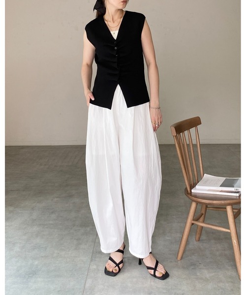 She's Closet(シーズクローゼット)の「フロントギャザー ノースリーブ 深Vネック 前ボタン サマー リブニット トップス(ニット/セーター・レディース・ブラック/ボルドー/アイボリー/グレイッシュベージュ・FREE)」の20枚目の写真