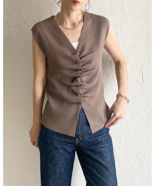 She's Closet(シーズクローゼット)の「フロントギャザー ノースリーブ 深Vネック 前ボタン サマー リブニット トップス(ニット/セーター・レディース・ブラック/ボルドー/アイボリー/グレイッシュベージュ・FREE)」の21枚目の写真