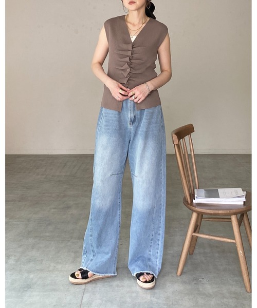 She's Closet(シーズクローゼット)の「フロントギャザー ノースリーブ 深Vネック 前ボタン サマー リブニット トップス(ニット/セーター・レディース・ブラック/ボルドー/アイボリー/グレイッシュベージュ・FREE)」の17枚目の写真