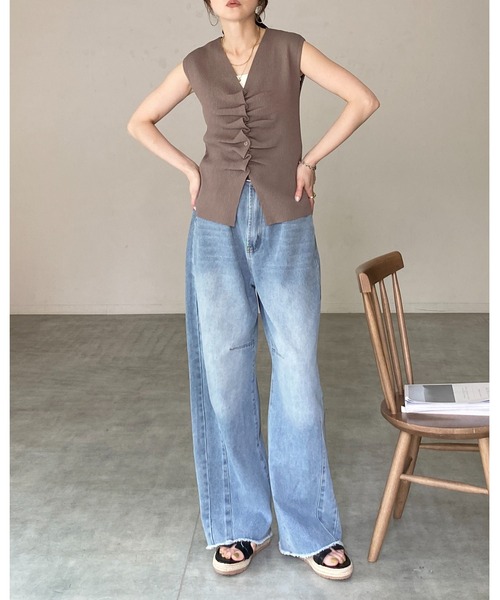 She's Closet(シーズクローゼット)の「フロントギャザー ノースリーブ 深Vネック 前ボタン サマー リブニット トップス(ニット/セーター・レディース・ブラック/ボルドー/アイボリー/グレイッシュベージュ・FREE)」の18枚目の写真