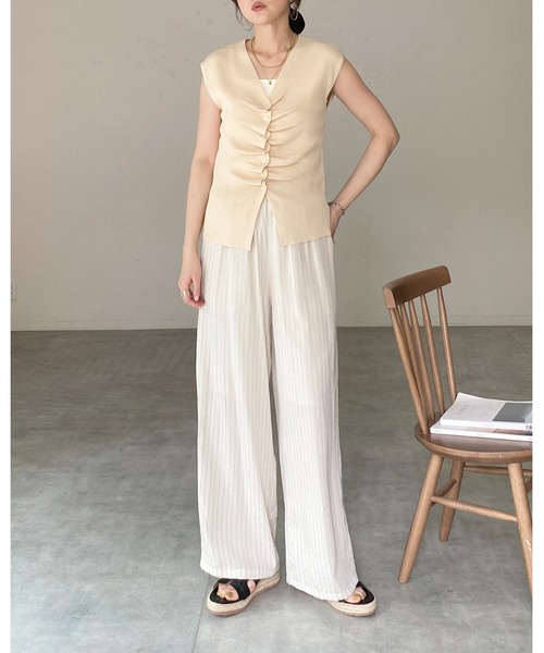 She's Closet(シーズクローゼット)の「フロントギャザー ノースリーブ 深Vネック 前ボタン サマー リブニット トップス(ニット/セーター・レディース・ブラック/ボルドー/アイボリー/グレイッシュベージュ・FREE)」の19枚目の写真