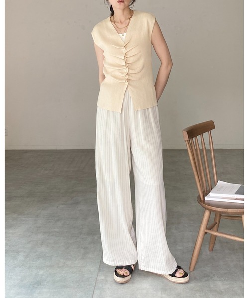 She's Closet(シーズクローゼット)の「フロントギャザー ノースリーブ 深Vネック 前ボタン サマー リブニット トップス(ニット/セーター・レディース・ブラック/ボルドー/アイボリー/グレイッシュベージュ・FREE)」の9枚目の写真