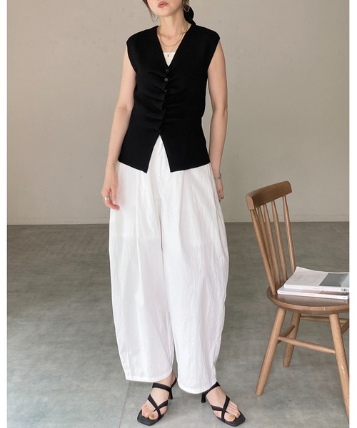 She's Closet(シーズクローゼット)の「フロントギャザー ノースリーブ 深Vネック 前ボタン サマー リブニット トップス(ニット/セーター・レディース・ブラック/ボルドー/アイボリー/グレイッシュベージュ・FREE)」の10枚目の写真