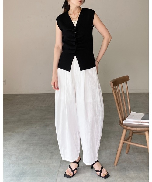 She's Closet(シーズクローゼット)の「フロントギャザー ノースリーブ 深Vネック 前ボタン サマー リブニット トップス(ニット/セーター・レディース・ブラック/ボルドー/アイボリー/グレイッシュベージュ・FREE)」の11枚目の写真