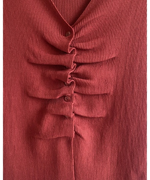 She's Closet(シーズクローゼット)の「フロントギャザー ノースリーブ 深Vネック 前ボタン サマー リブニット トップス(ニット/セーター・レディース・ブラック/ボルドー/アイボリー/グレイッシュベージュ・FREE)」の6枚目の写真