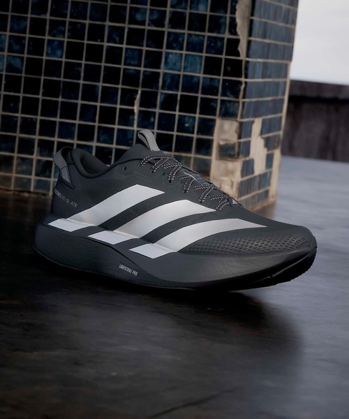 adidas(アディダス)の「adidas/アディダス ランニングシューズ ADIZERO EVO SL ATR M アディゼロ エヴォ KK2683(スニーカー・メンズ・ブラック×シルバー・27.5cm/27.0cm/26.5cm/26.0cm/25.5cm/29.0cm/28.5cm/28.0cm)」の4枚目の写真