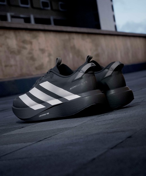 adidas(アディダス)の「adidas/アディダス ランニングシューズ ADIZERO EVO SL ATR M アディゼロ エヴォ KK2683(スニーカー・メンズ・ブラック×シルバー・27.5cm/27.0cm/26.5cm/26.0cm/25.5cm/29.0cm/28.5cm/28.0cm)」の3枚目の写真