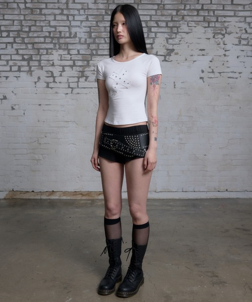 NIIER NOR(ニアノア)の「A'GEM/9 × .kom 『NIIER NOR/ニーアノア』CROSS STUD TEE/クロススタッズ Tシャツ(Tシャツ/カットソー・レディース・ホワイト/チャコールグレー・FREE)」の5枚目の写真