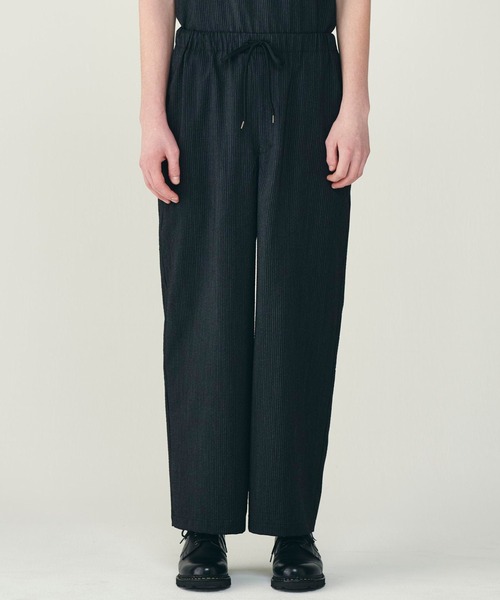 CONZ(コンズ)の「WIDE CYLINDER FIT EASY PANTS(スラックス・メンズ・ブラック・2/1)」の1枚目の写真