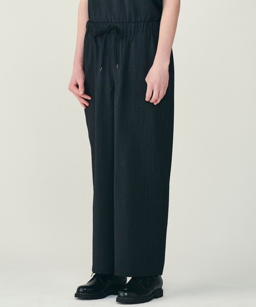 CONZ(コンズ)の「WIDE CYLINDER FIT EASY PANTS(スラックス・メンズ・ブラック・2/1)」の3枚目の写真