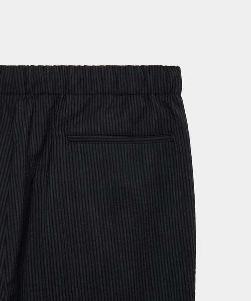 CONZ(コンズ)の「WIDE CYLINDER FIT EASY PANTS(スラックス・メンズ・ブラック・2/1)」の4枚目の写真