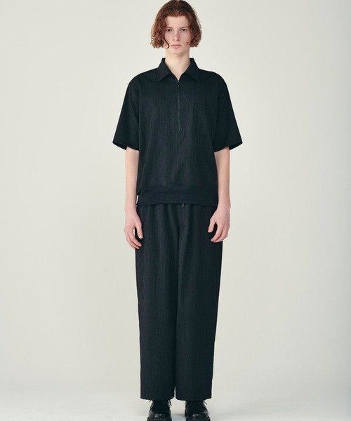 CONZ(コンズ)の「WIDE CYLINDER FIT EASY PANTS(スラックス・メンズ・ブラック・2/1)」の2枚目の写真