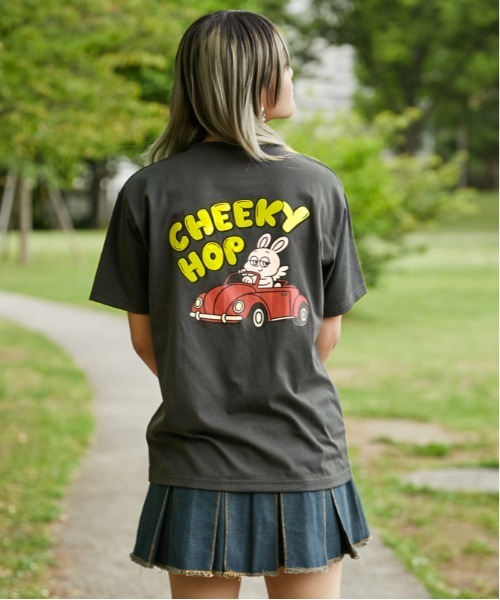 GORGE(ゴージ)の「《うさぎキャラ×バックプリント》Tシャツ/ストリート×カジュアル/春夏/全3色(Tシャツ/カットソー・レディース・ブラック/オフホワイト/チャコール・F)」の3枚目の写真
