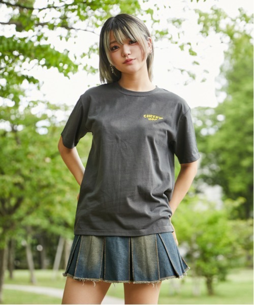 GORGE(ゴージ)の「《うさぎキャラ×バックプリント》Tシャツ/ストリート×カジュアル/春夏/全3色(Tシャツ/カットソー・レディース・ブラック/オフホワイト/チャコール・F)」の4枚目の写真