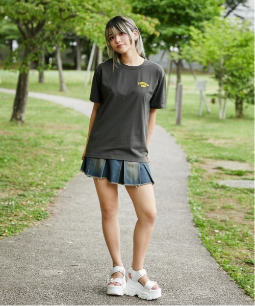 GORGE(ゴージ)の「《うさぎキャラ×バックプリント》Tシャツ/ストリート×カジュアル/春夏/全3色(Tシャツ/カットソー・レディース・ブラック/オフホワイト/チャコール・F)」の6枚目の写真