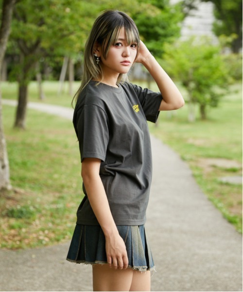 GORGE(ゴージ)の「《うさぎキャラ×バックプリント》Tシャツ/ストリート×カジュアル/春夏/全3色(Tシャツ/カットソー・レディース・ブラック/オフホワイト/チャコール・F)」の7枚目の写真